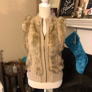 Forever 21 Faux Fur Vest (B19)